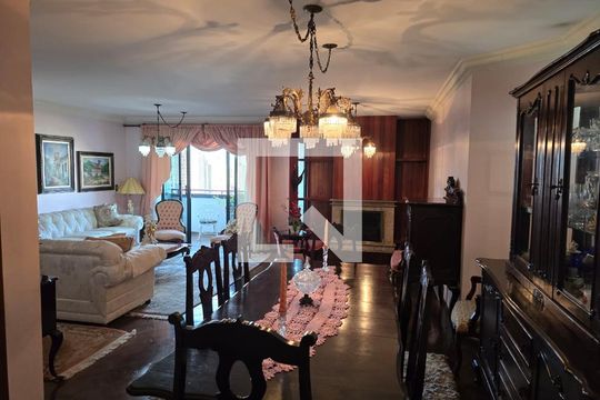 Sala de apartamento para alugar com 4 quartos, 185m² em Vila Bastos, Santo André