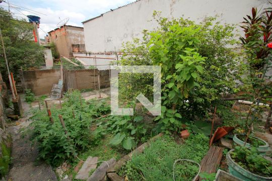 Quintal de casa à venda com 3 quartos, 430m² em Cachoeirinha, Belo Horizonte
