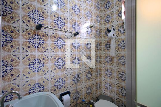 Banheiro de casa à venda com 3 quartos, 430m² em Cachoeirinha, Belo Horizonte