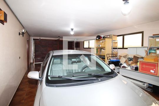 Garagem de casa para alugar com 3 quartos, 360m² em Jardim Leonor Mendes de Barros, São Paulo