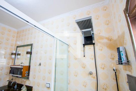 Banheiro social 1 de casa para alugar com 3 quartos, 278m² em Vila Valparaíso, Santo André