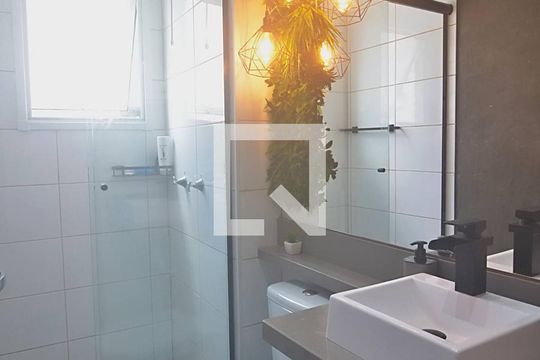 Banheiro de apartamento para alugar com 2 quartos, 46m² em Estância Velha, Canoas