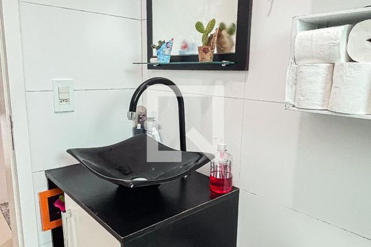Banheiro de apartamento à venda com 2 quartos, 112m² em Parque Novo Oratório, Santo André