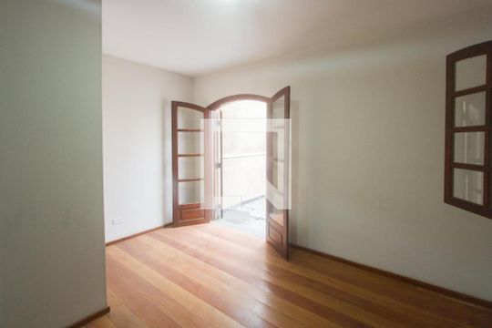Suíte de casa de condomínio à venda com 3 quartos, 260m² em Jardim Monte Azul, São Paulo