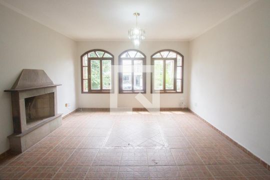Casa de Condomínio à venda com 3 quartos, 260m² em Jardim Monte Azul, São Paulo
