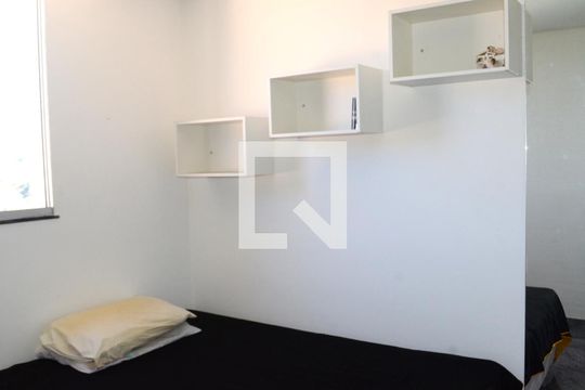 Quarto 1 de apartamento para alugar com 2 quartos, 45m² em Jardim Vitoria, Belo Horizonte