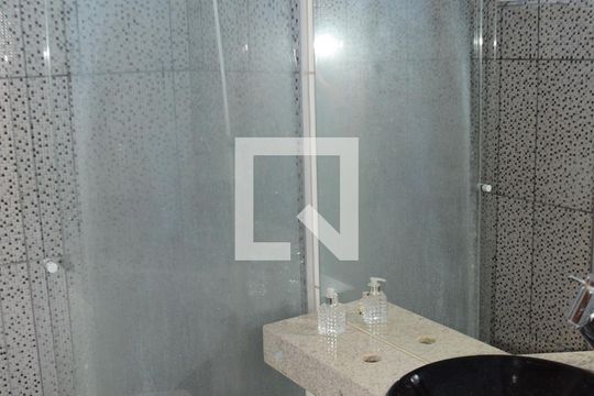 Banheiro de apartamento para alugar com 2 quartos, 45m² em Jardim Vitoria, Belo Horizonte