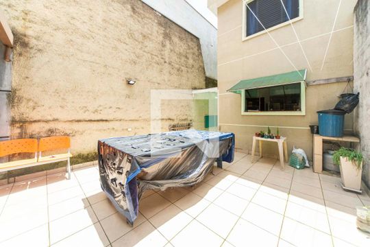 Quintal de casa à venda com 3 quartos, 135m² em Parque Sao Vicente, Santo André