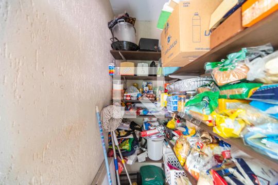 Despensa de casa à venda com 3 quartos, 135m² em Parque Sao Vicente, Santo André