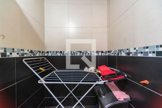 Banheiro do Quarto 3 de casa à venda com 3 quartos, 135m² em Parque Sao Vicente, Santo André