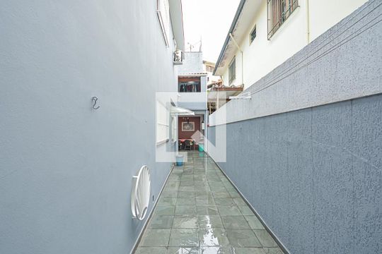 Corredor Externo de casa à venda com 2 quartos, 200m² em Jardim Umuarama, São Paulo
