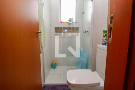 Banheiro social  de apartamento para alugar com 2 quartos, 120m² em Buritis, Belo Horizonte