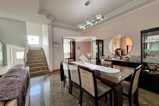 Sala de casa à venda com 4 quartos, 539m² em Santa Maria, Santo André