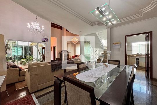Sala de casa à venda com 4 quartos, 539m² em Santa Maria, Santo André
