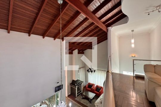 Sala de TV de casa à venda com 4 quartos, 539m² em Santa Maria, Santo André