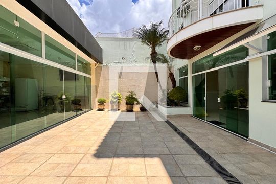 Quintal  de casa à venda com 4 quartos, 539m² em Santa Maria, Santo André