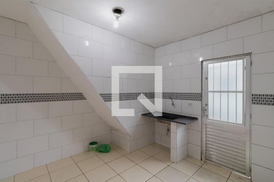 Cozinha de casa para alugar com 1 quarto, 40m² em Itaquera, São Paulo