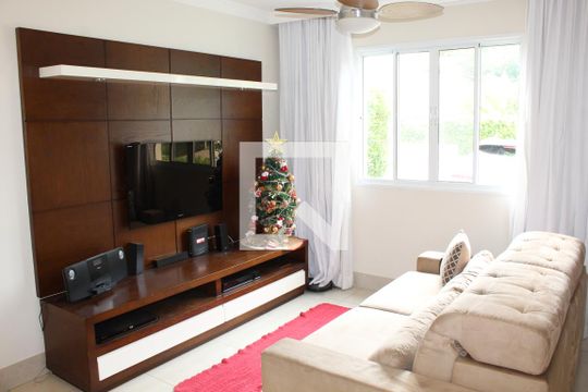 Casa de Condomínio para alugar com 3 quartos, 97m² em Paisagem Renoir, Cotia