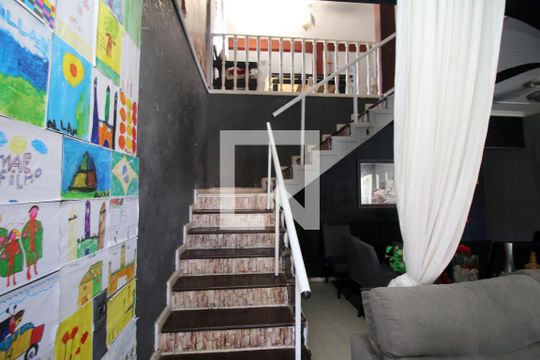 Sala - Escada de casa para alugar com 5 quartos, 500m² em Irajá, Rio de Janeiro