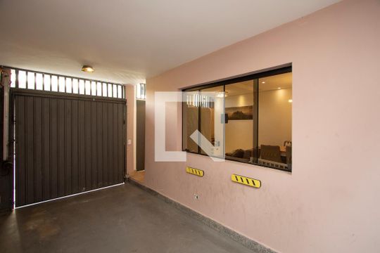Garagem de casa para alugar com 2 quartos, 130m² em Chácara Santo Antônio (zona Sul), São Paulo