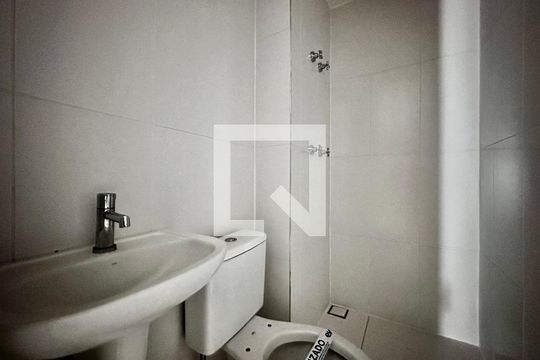 Banheiro de Serviço de apartamento para alugar com 3 quartos, 211m² em Campo Belo, São Paulo