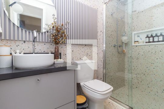 Banheiro de apartamento à venda com 1 quarto, 45m² em Vila Monumento, São Paulo