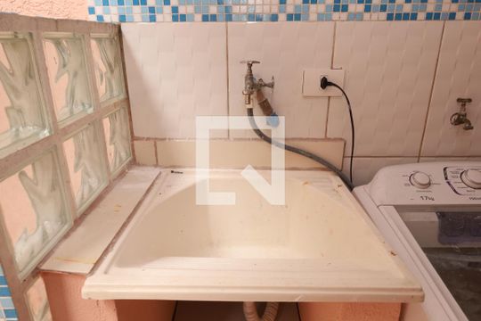 Área de Serviço de casa para alugar com 2 quartos, 62m² em Jardim Itapemirim, São Paulo