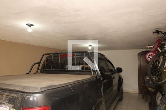 Garagem de casa para alugar com 2 quartos, 62m² em Jardim Itapemirim, São Paulo