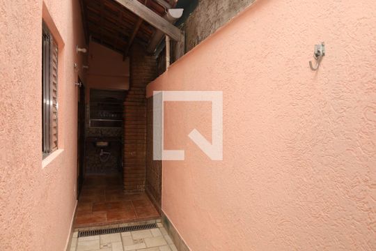 Quintal de casa para alugar com 2 quartos, 62m² em Jardim Itapemirim, São Paulo