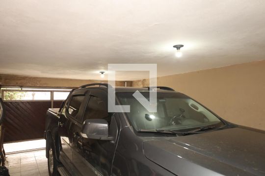 Garagem de casa para alugar com 2 quartos, 62m² em Jardim Itapemirim, São Paulo