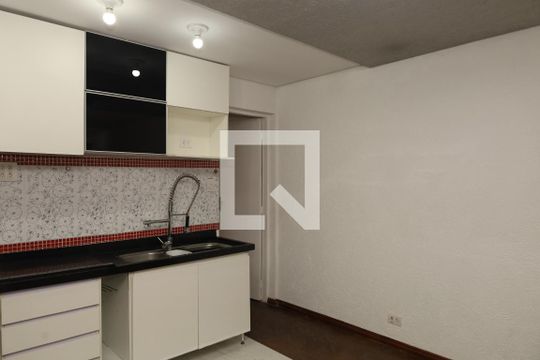 Cozinha de casa para alugar com 2 quartos, 62m² em Jardim Itapemirim, São Paulo