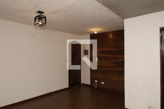 Sala de casa para alugar com 2 quartos, 62m² em Jardim Itapemirim, São Paulo