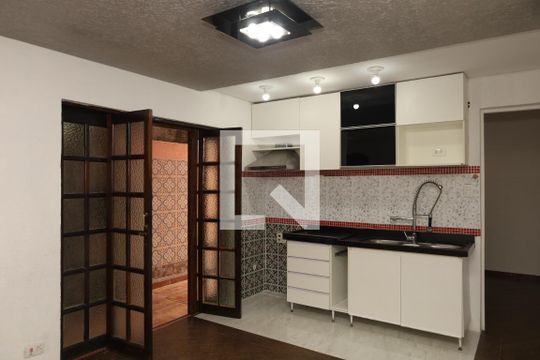 Cozinha de casa para alugar com 2 quartos, 62m² em Jardim Itapemirim, São Paulo