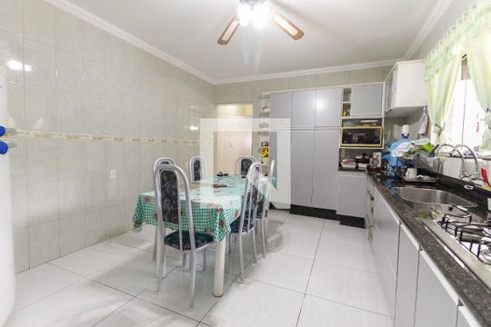 Cozinha de casa à venda com 3 quartos, 380m² em Vila Taquari, São Paulo