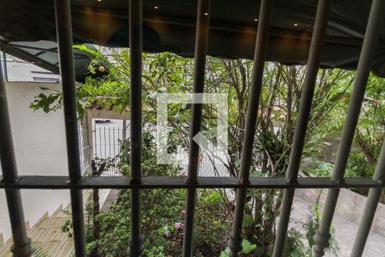 Vista da Sala de casa à venda com 3 quartos, 380m² em Vila Taquari, São Paulo