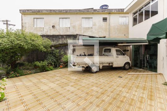 Quintal - Garagem de casa à venda com 3 quartos, 380m² em Vila Taquari, São Paulo