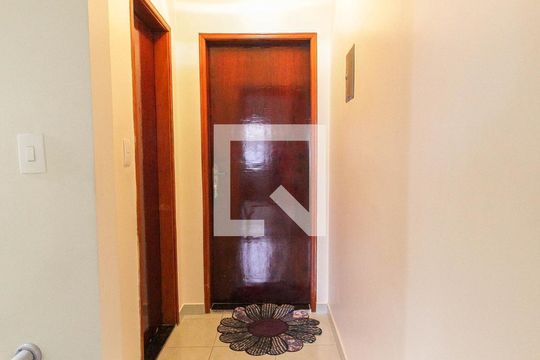 Corredor de casa à venda com 3 quartos, 380m² em Vila Taquari, São Paulo