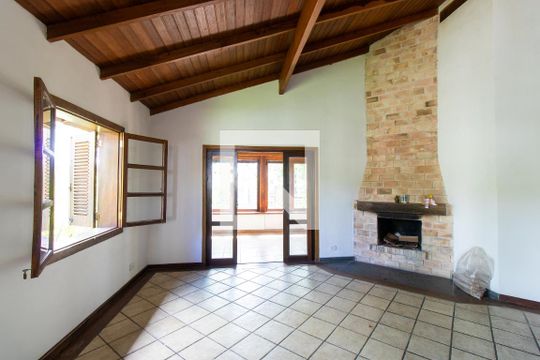 Casa de Condomínio para alugar com 4 quartos, 3m² em Lajeado, Cotia