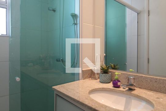 Banheiro da Suite de apartamento para alugar com 3 quartos, 70m² em Jardim Guanabara, Belo Horizonte