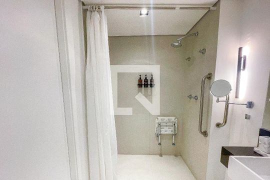 Banheiro de kitnet/studio à venda com 1 quarto, 31m² em Vila Mariana, São Paulo