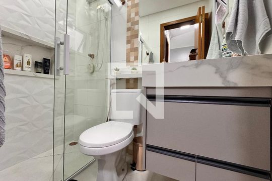 Banheiro de casa à venda com 2 quartos, 90m² em Campestre, Santo André