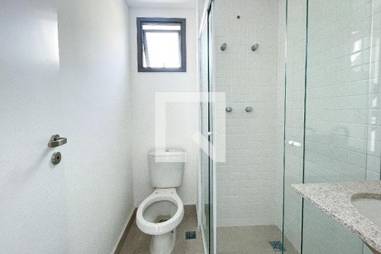 Banheiro de apartamento para alugar com 1 quarto, 30m² em Jardim Paulista, São Paulo