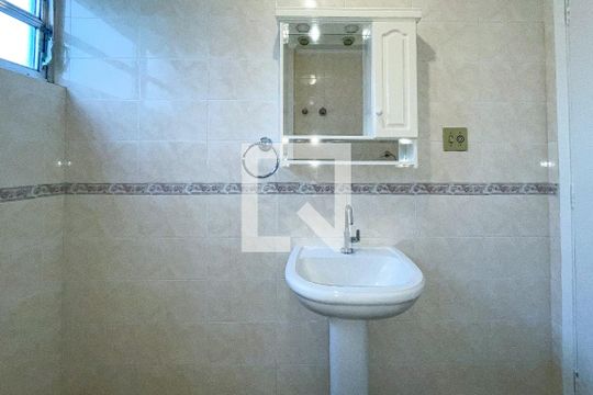 Banheiro de apartamento à venda com 1 quarto, 51m² em Sumarezinho, São Paulo