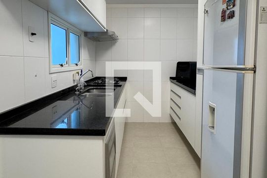 Cozinha de apartamento para alugar com 3 quartos, 156m² em Tamboré, Santana de Parnaíba