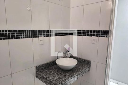 Banheiro de casa para alugar com 3 quartos, 68m² em Jardim Bahia, Várzea Paulista