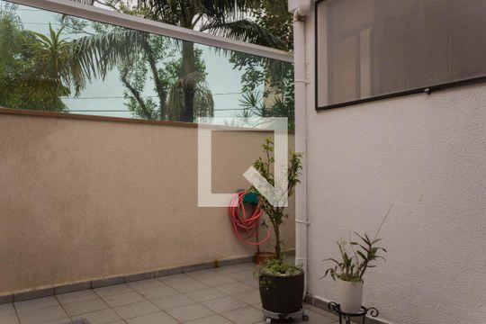 Quintal de casa à venda com 3 quartos, 185m² em Parque Terra Nova, São Bernardo do Campo