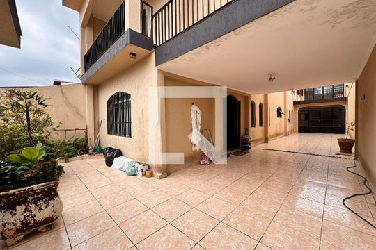 Garagem de casa à venda com 4 quartos, 219m² em Jardim Stella, Santo André