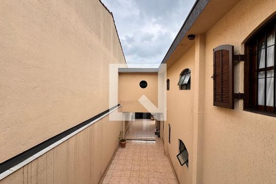 Vista  de casa à venda com 4 quartos, 219m² em Jardim Stella, Santo André