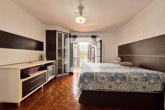 Suite de casa à venda com 4 quartos, 219m² em Jardim Stella, Santo André