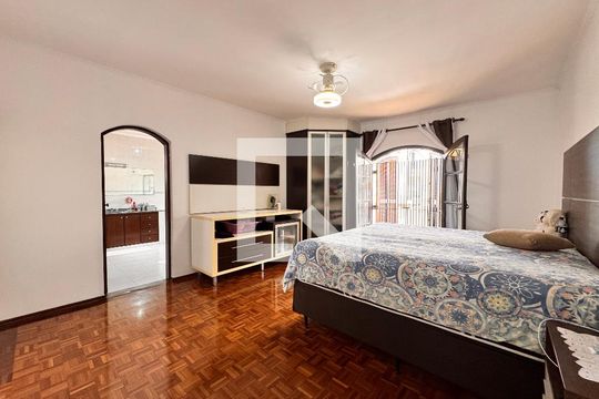 Suite  de casa à venda com 4 quartos, 219m² em Jardim Stella, Santo André